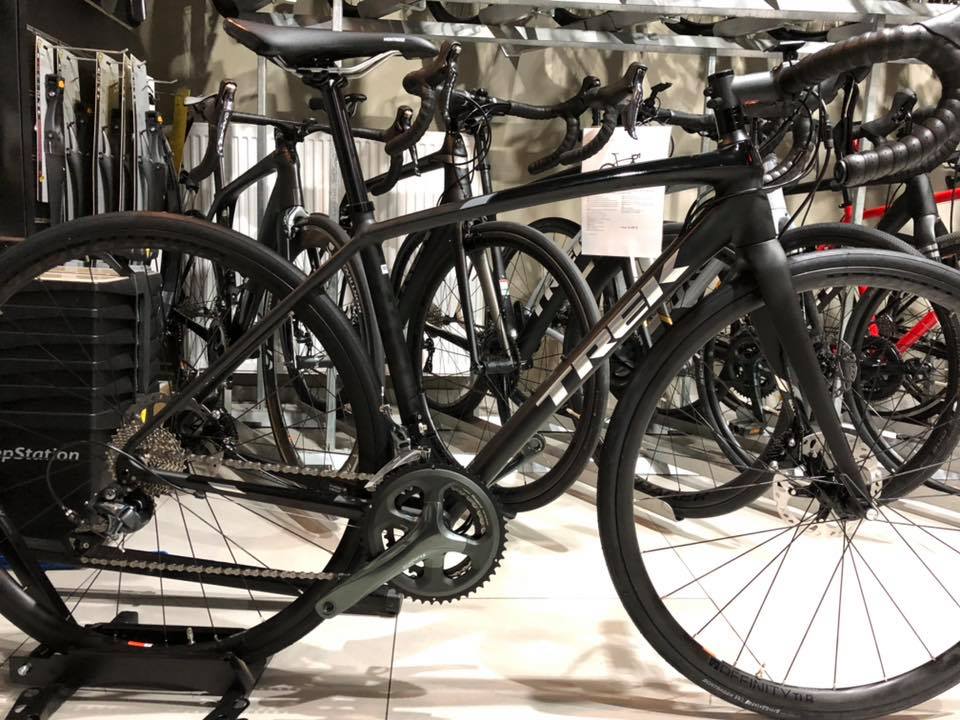 TREK Emonda Alr 4 Disc pełna rozmiarówka dostępna od ręki w fabrykarowerów.com