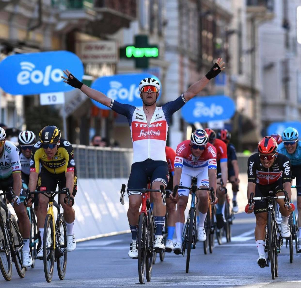 Milan San Remo wygrywa Jasper Stuyven team Trek-Segafredo