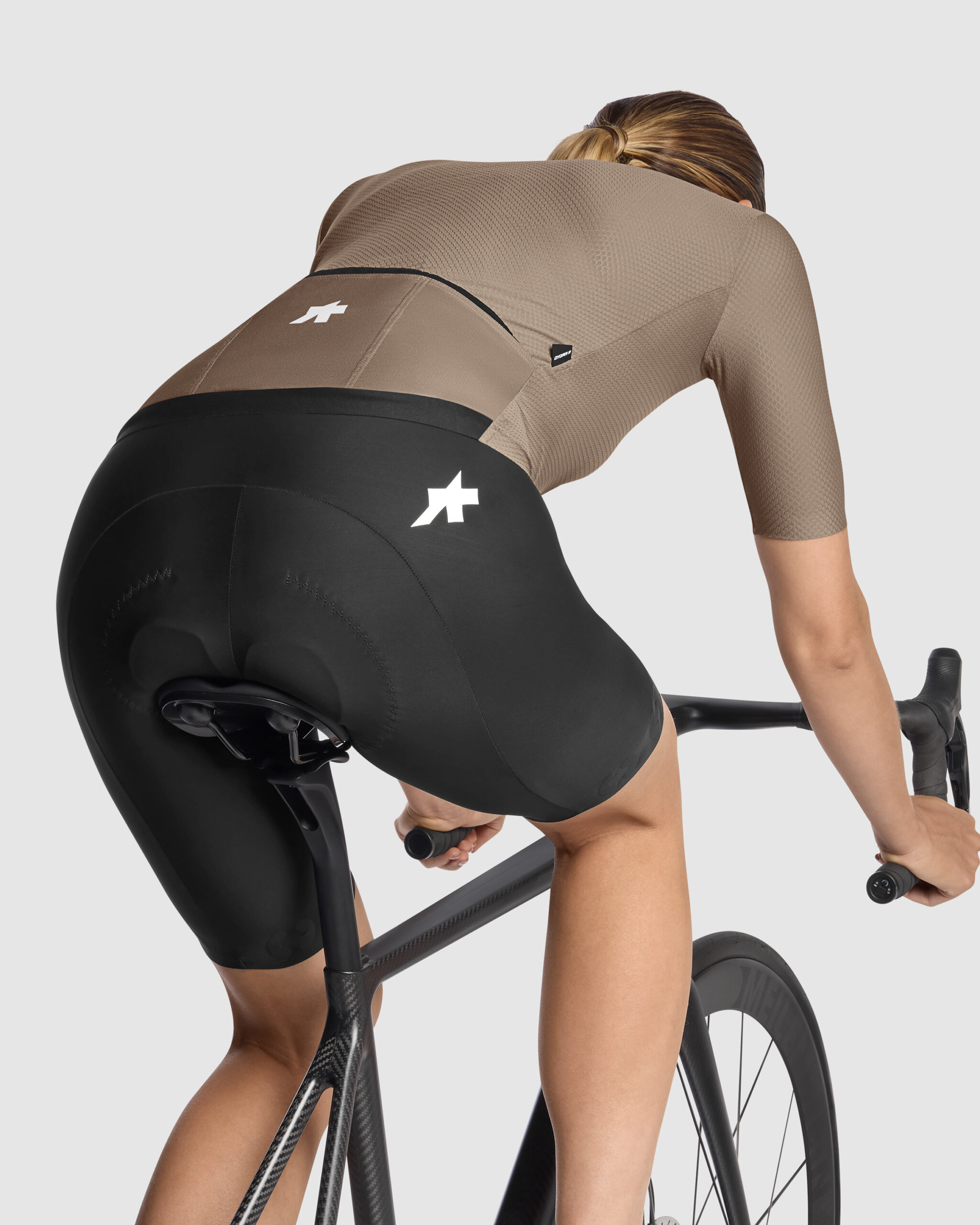 Koszulka Damska ASSOS DYORA R Jersey S11 Terra Sand (6)