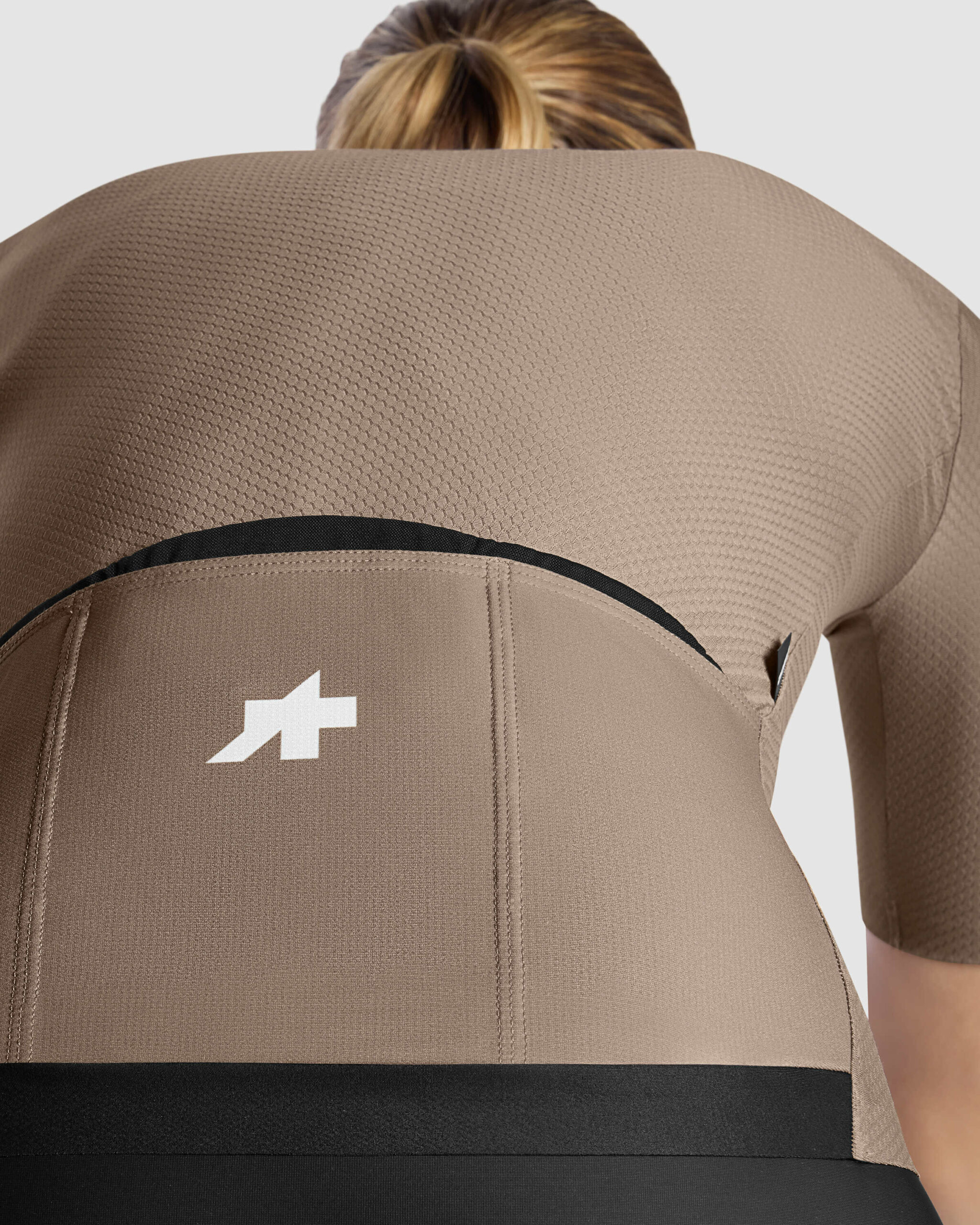 Koszulka Damska ASSOS DYORA R Jersey S11 Terra Sand (7) Koszulka damska ASSOS DYORA R Jersey S11 Terra Sand