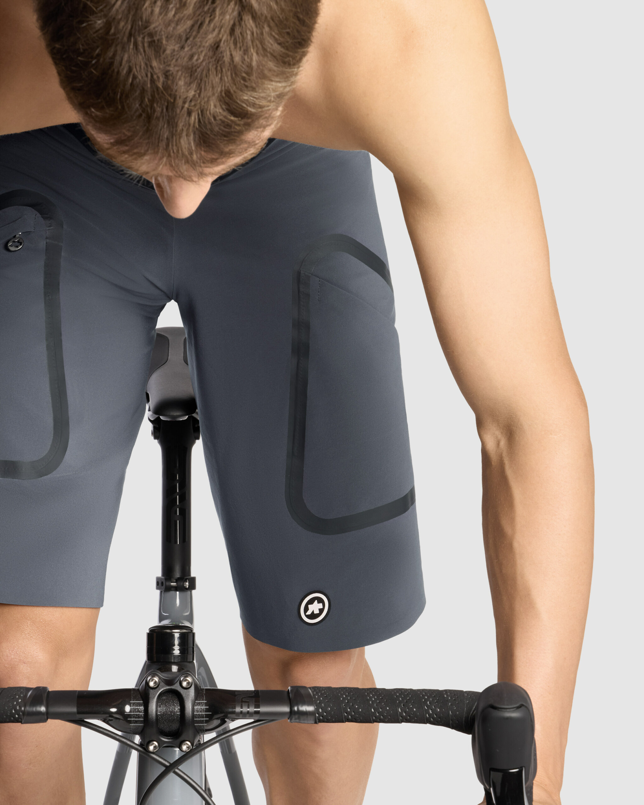 Unnamed (6) Spodenki ASSOS TRAIL TACTICA CARGO Shorts T3 Torpedo Grey