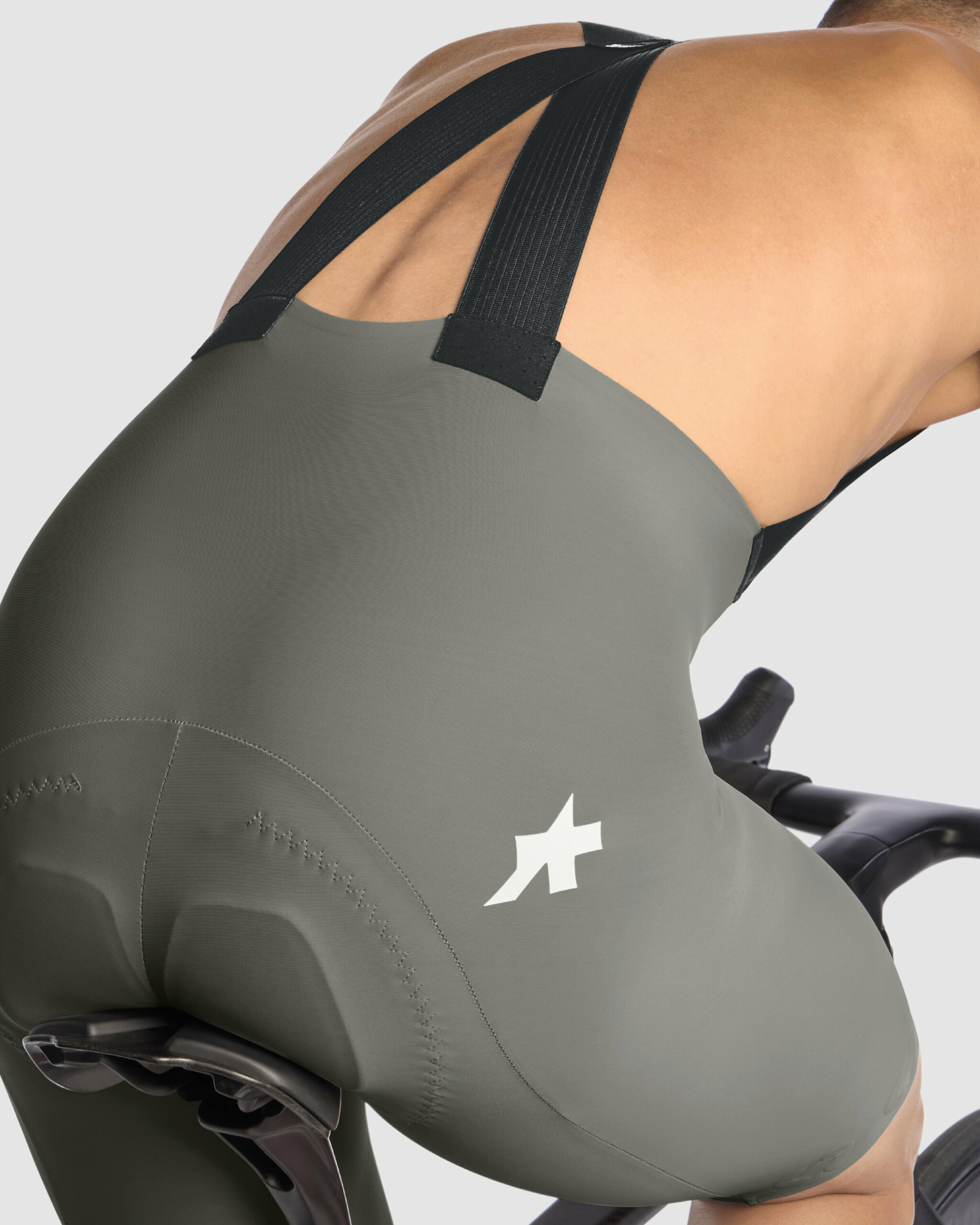 Unnamed (7) Spodenki ASSOS EQUIPE R BIB SHORTS S11 Edge Green