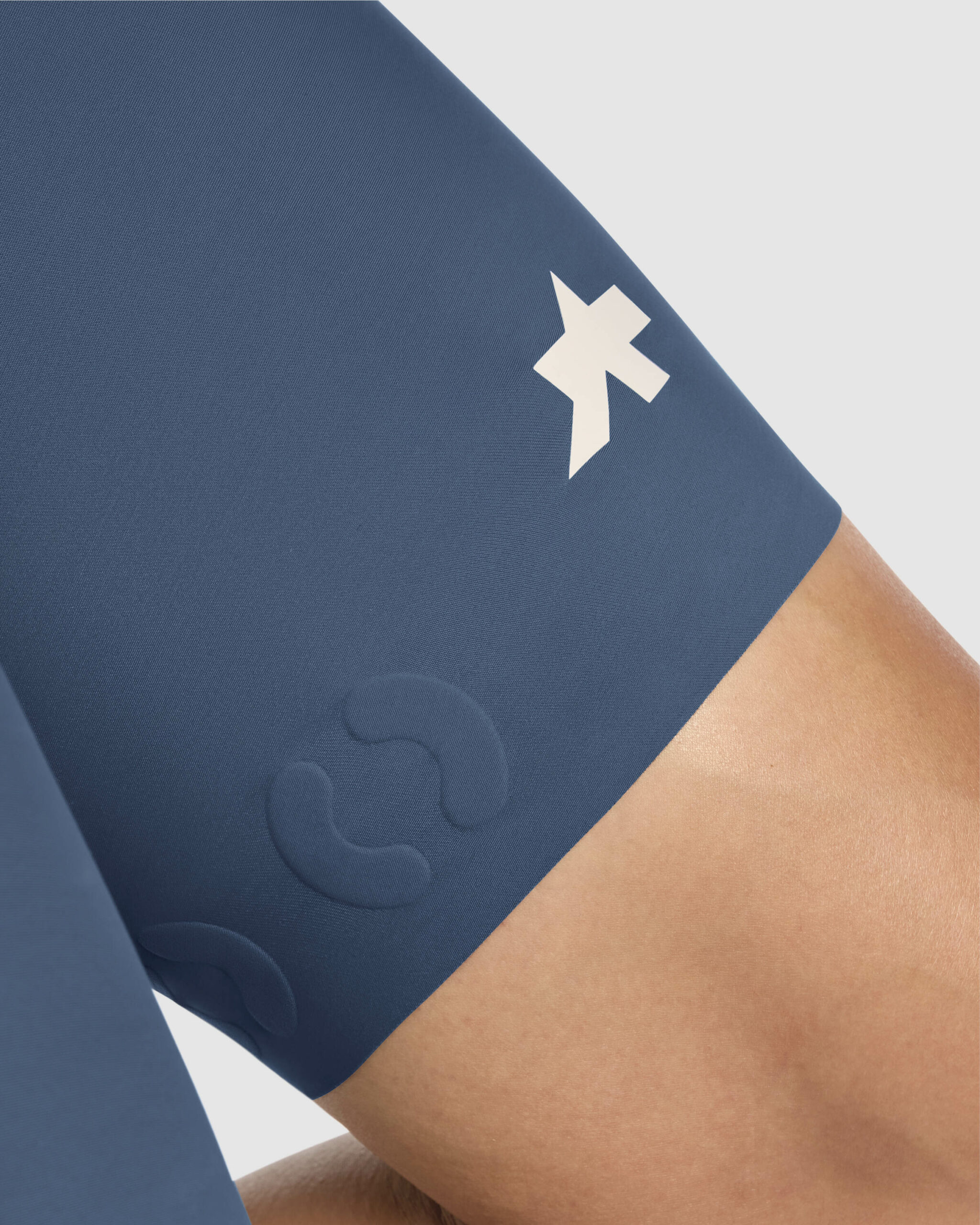 Spodenki na szelkach ASSOS EQUIPE R BIB SHORTS S11 Secret Blue