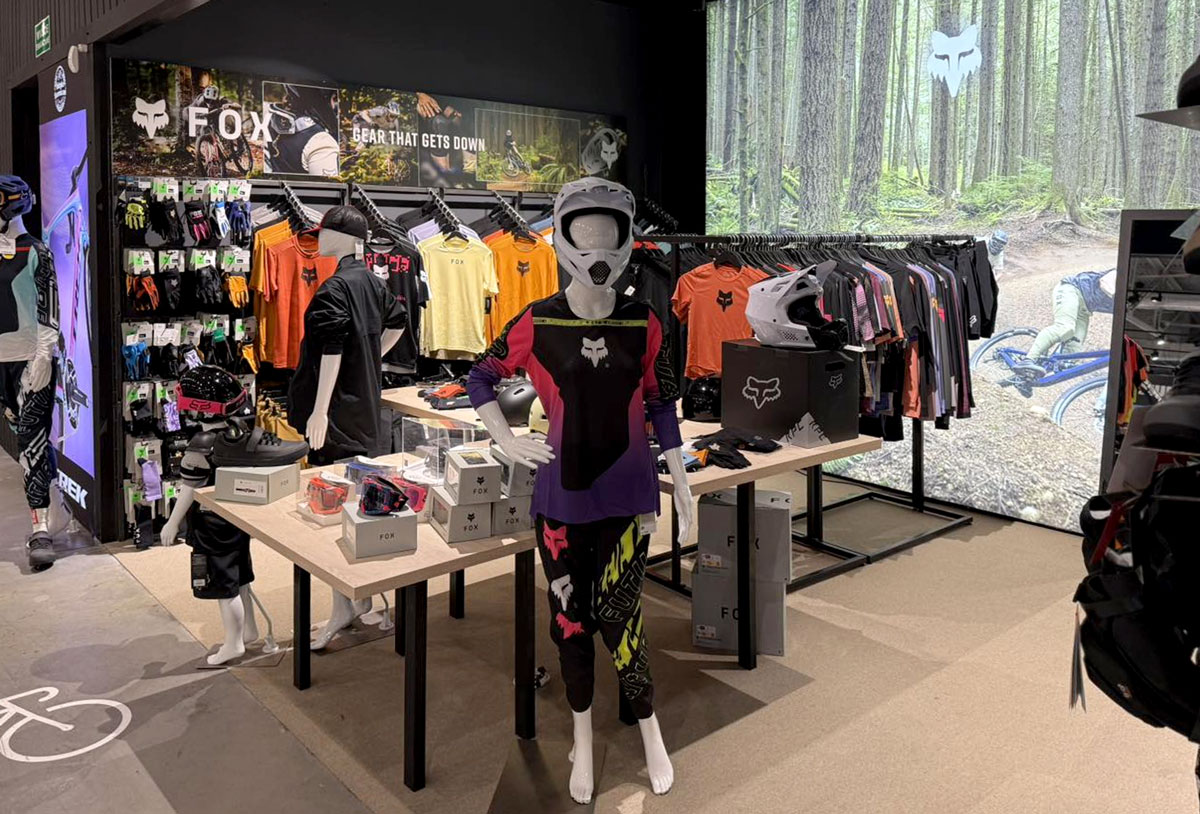 FOX SHOWROOM w Fabryce Rowerów - Gdzie pasja spotyka się z bezpieczeństwem