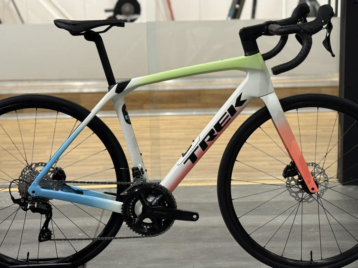 Trek Domane SL 5 - Mistrz Długich Tras i Komfortu | Nowość 2026