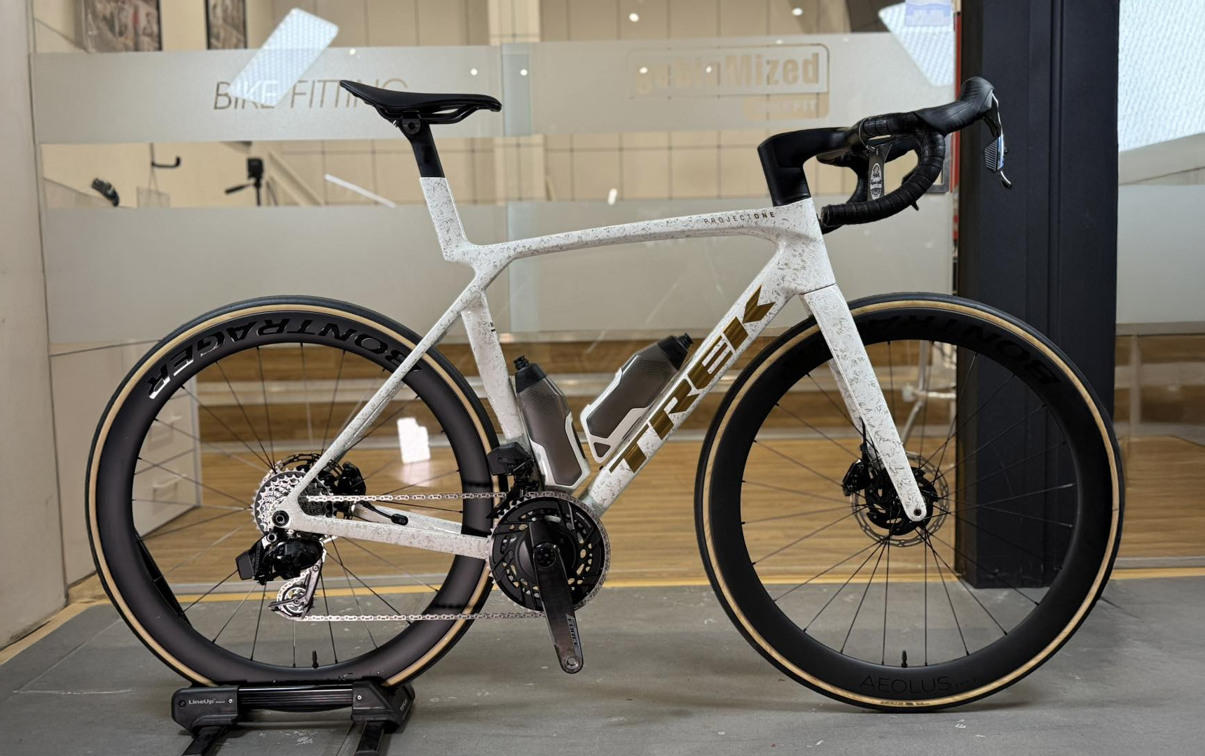 Trek Madone SLR 7 AXS Gen 8 - Aerodynamiczna perfekcja w nowej odsłonie