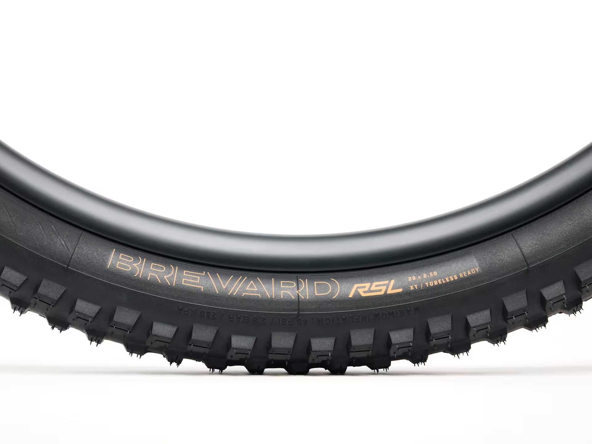 Opona gravelowa Bontrager Girona Comp 700C x 42mm