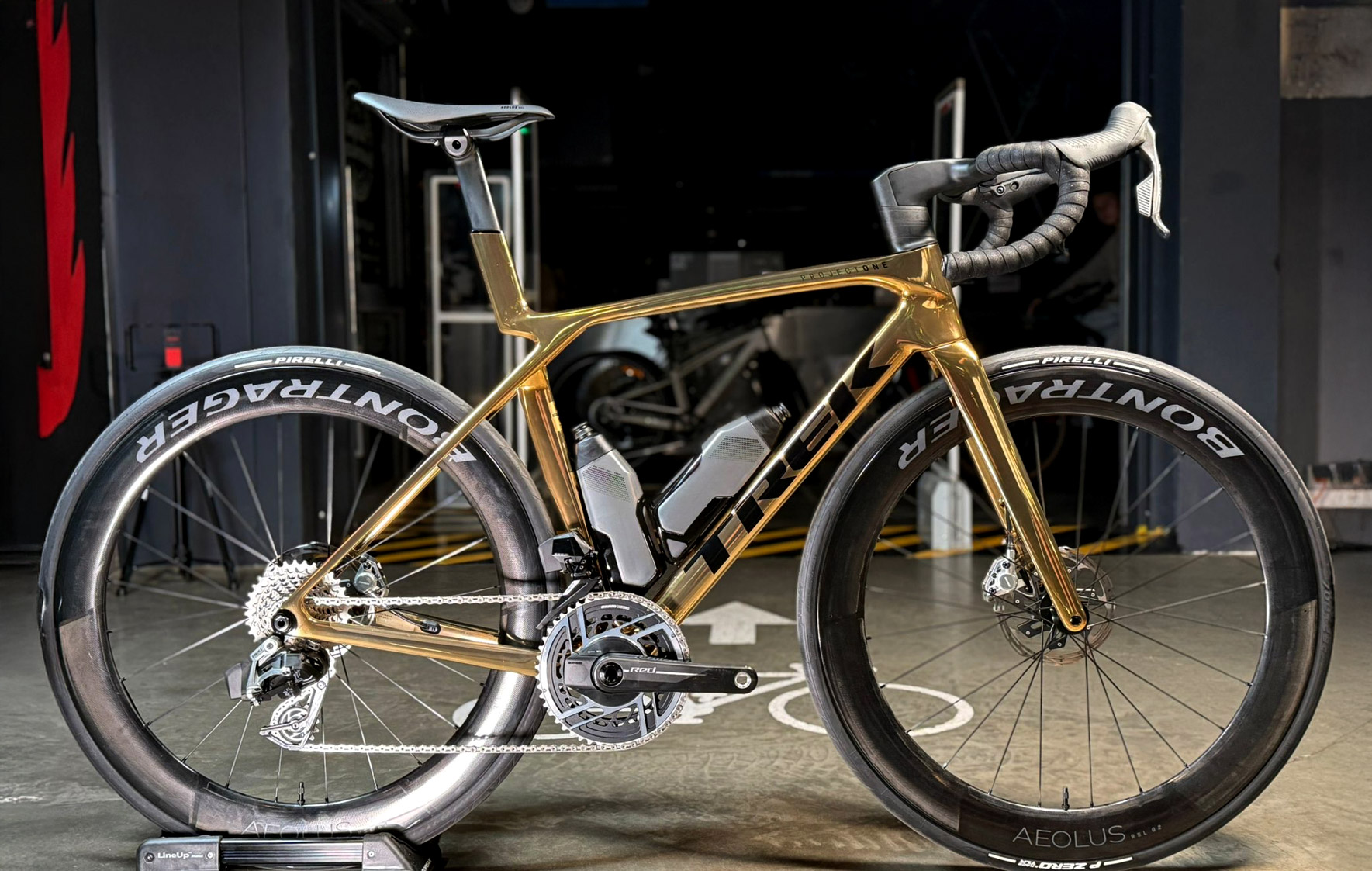 Trek Madone SLR 9 AXS Gen 8 - Złoty, a skromny Trek Madone SLR 9 AXS Gen 8 - Złoty, a skromny