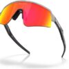 0OO9465__946540__P21__shad__al1_wynik Okulary OAKLEY Sutro lite sweep - Space dust Prizm Ruby roz. M