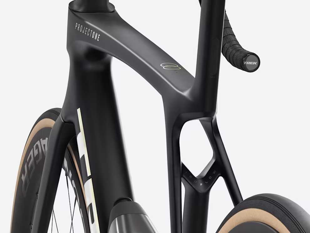 Trek Madone SLR 7 Gen 8 Matte Deep Smoke