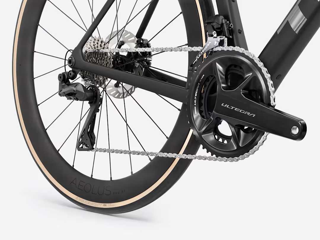 Trek Domane SLR 7 Gen 5 bardzo lekki karbonowy rower szosowy Matte Deep Smoke