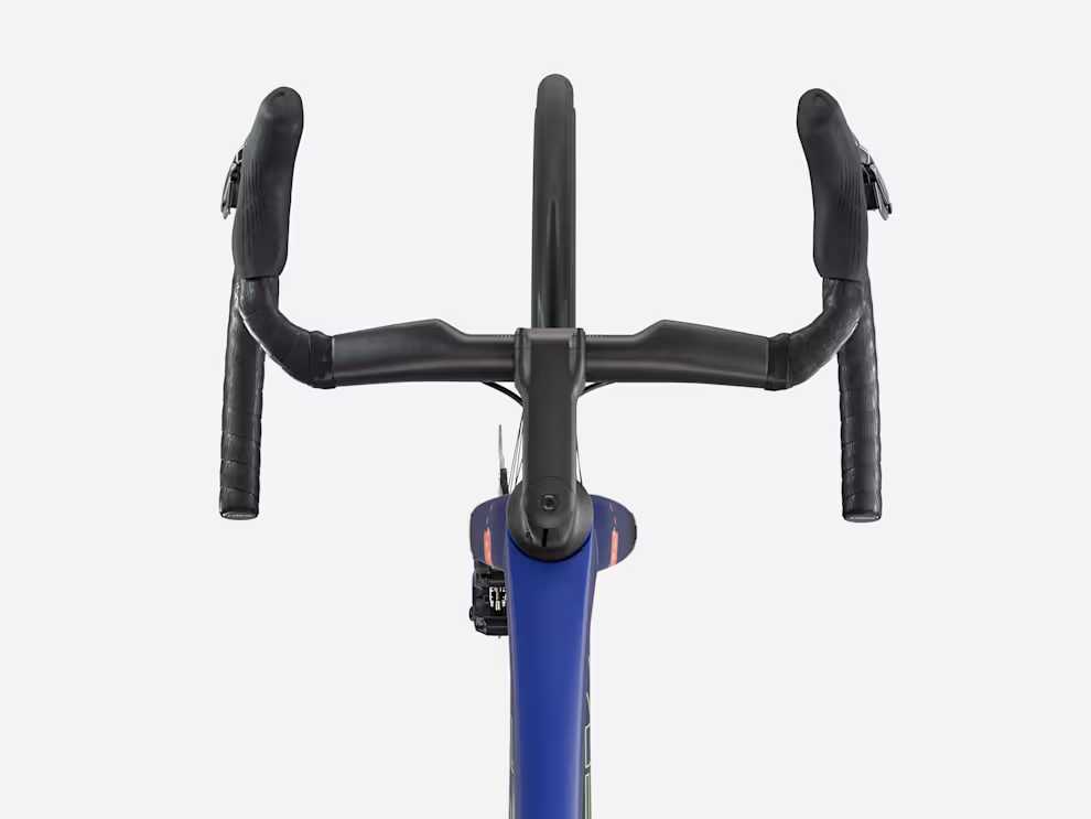 Trek Madone SL 7 Gen 8 Matte Cobalt Blue.Trek BlackLiving Coral (2)