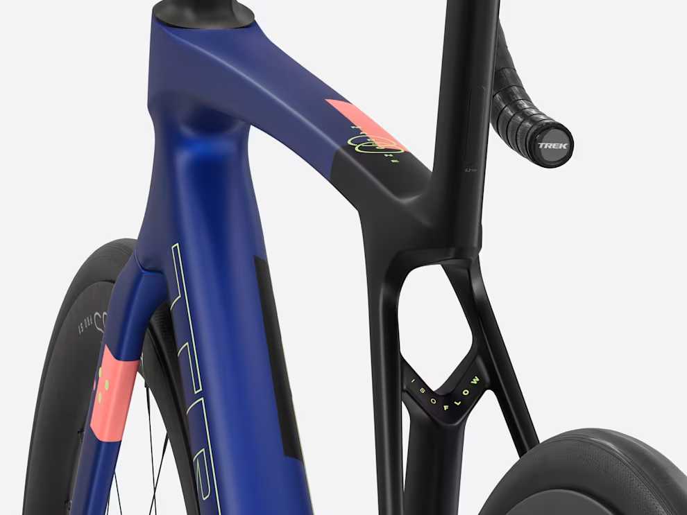 Trek Madone SL 7 Gen 8 Matte Cobalt Blue.Trek BlackLiving Coral