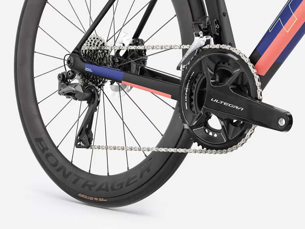 Trek Madone SL 7 Gen 8 Matte Cobalt Blue.Trek BlackLiving Coral (5) Trek Madone SL 7 Gen 8 Matte Cobalt Blue.Trek BlackLiving Coral